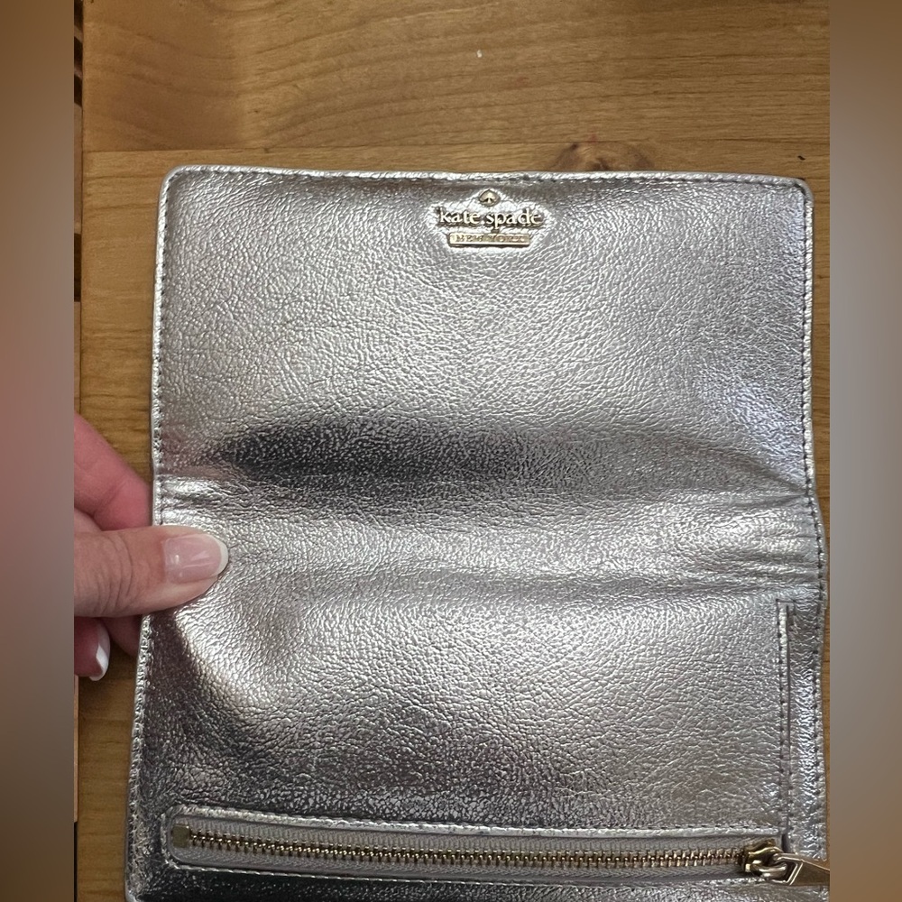 Kate Spade Silver Wallet with minor wear Laurel Way Stacy wallet - Picture 5 of 9